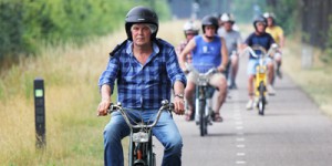 brommer rijden in de Oisterwijkse bossen